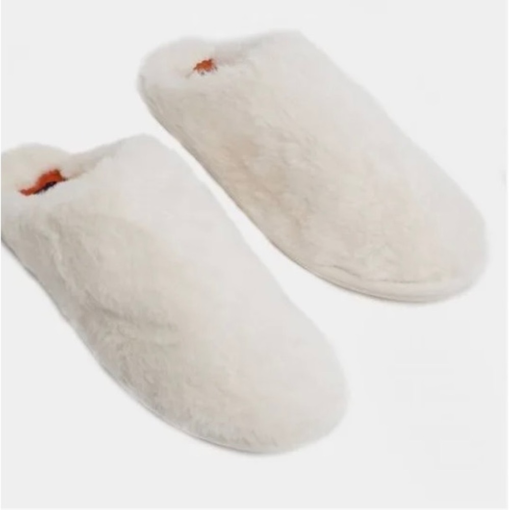 Rocket Dog White Cozy Slippers